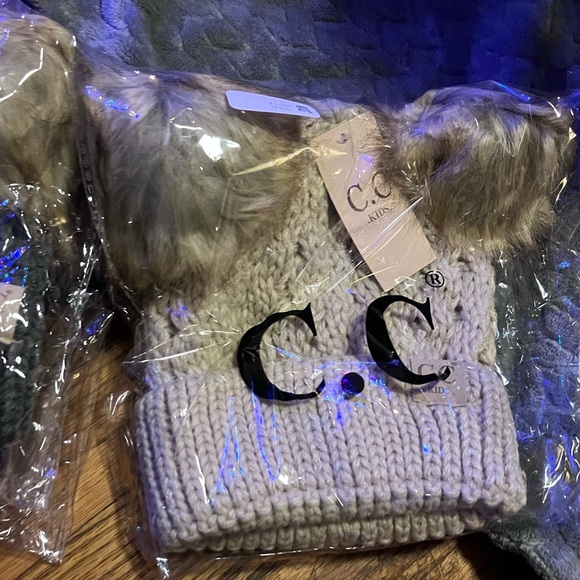 Kids cc beanies nwt - Picture 2 of 5